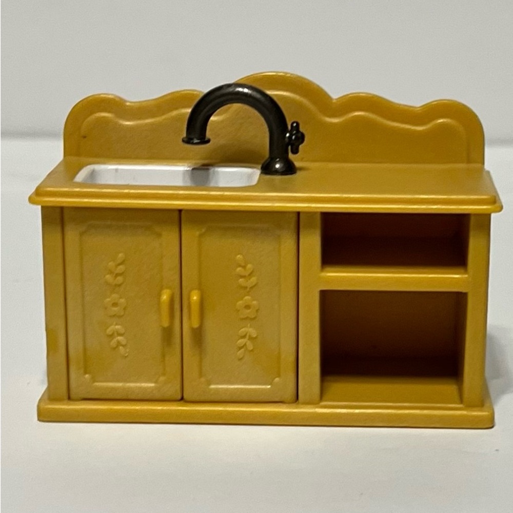 Calico Critters Sylvanian Families Miniature Dollhouse Furniture Lot - Picture 2 of 10